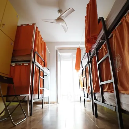 夏加迪斯酒店 *