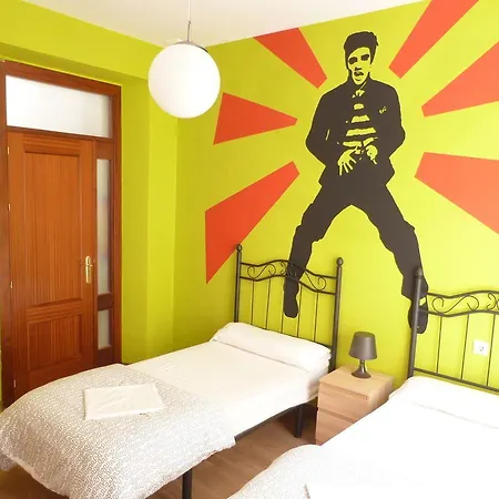 夏加迪斯酒店 *