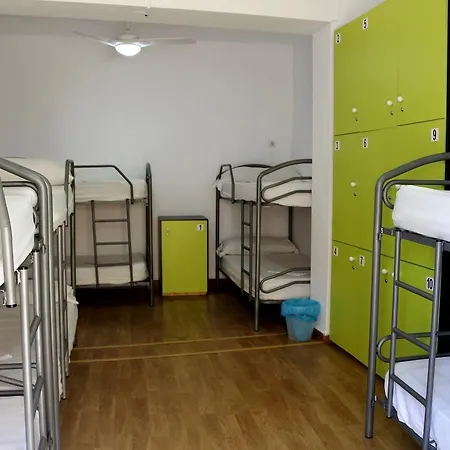 夏加迪斯酒店 *