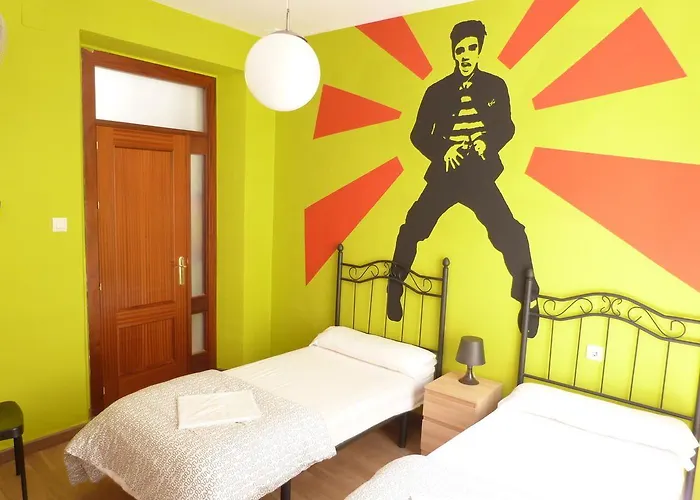 夏加迪斯酒店 *