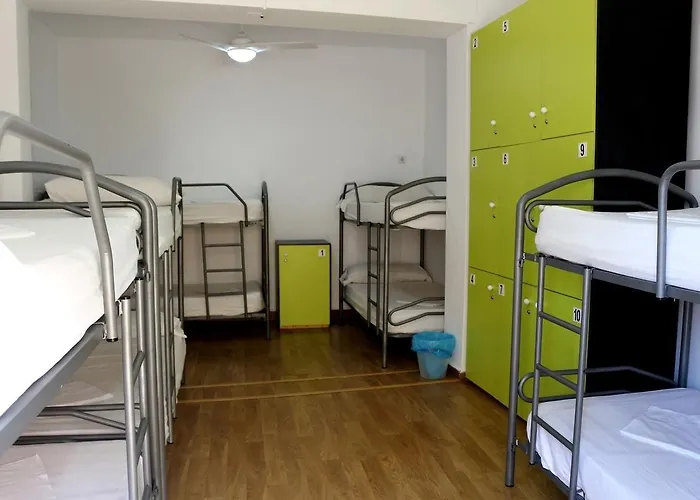 夏加迪斯酒店 *